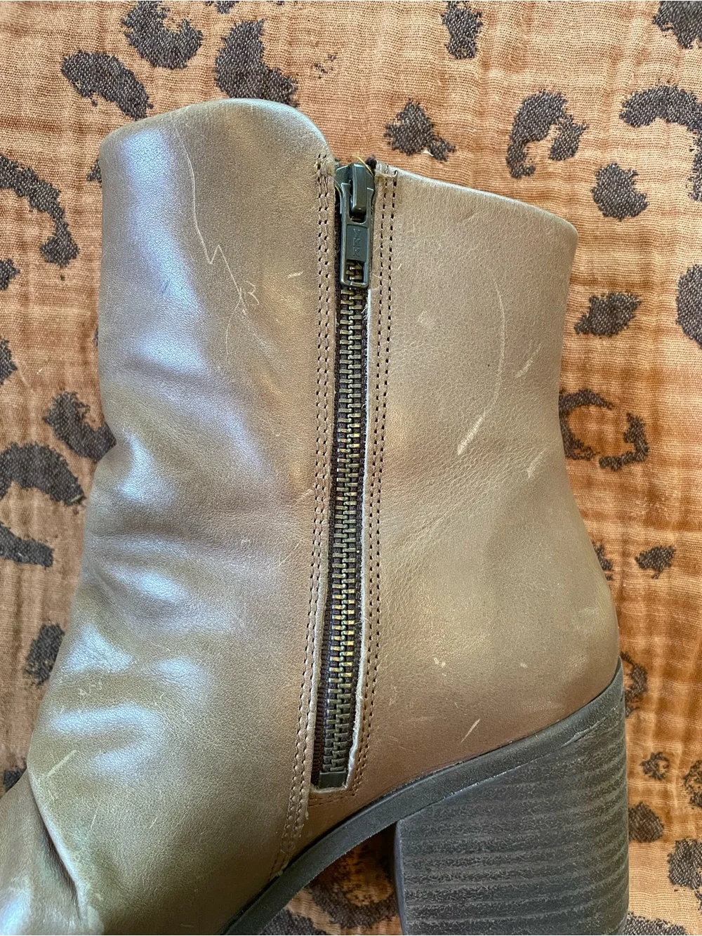 Born Leather 2.5” Heel Ankle Boots Like New Size 8.5